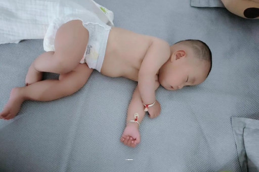 常州几个月宝宝会抬头
